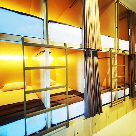 Fora Capsule Hostel Tuban كوتا المظهر الخارجي الصورة