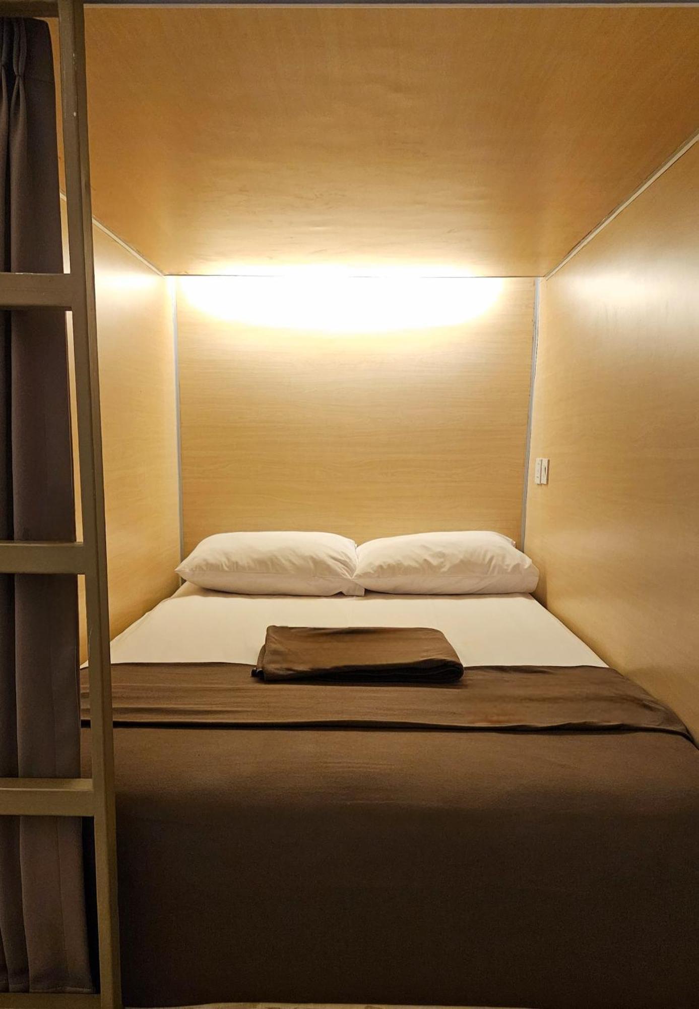 Fora Capsule Hostel Tuban كوتا المظهر الخارجي الصورة