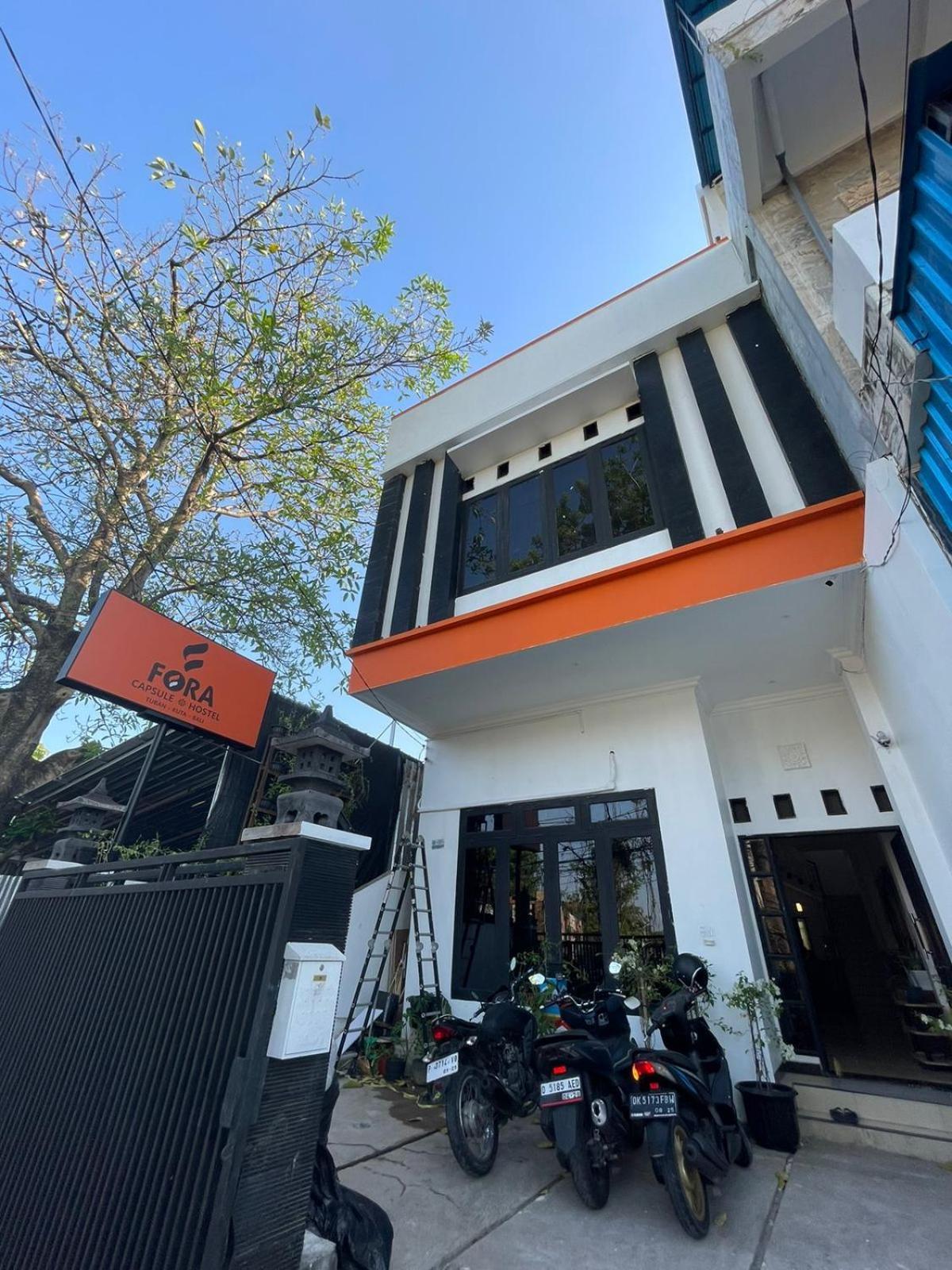 Fora Capsule Hostel Tuban كوتا المظهر الخارجي الصورة