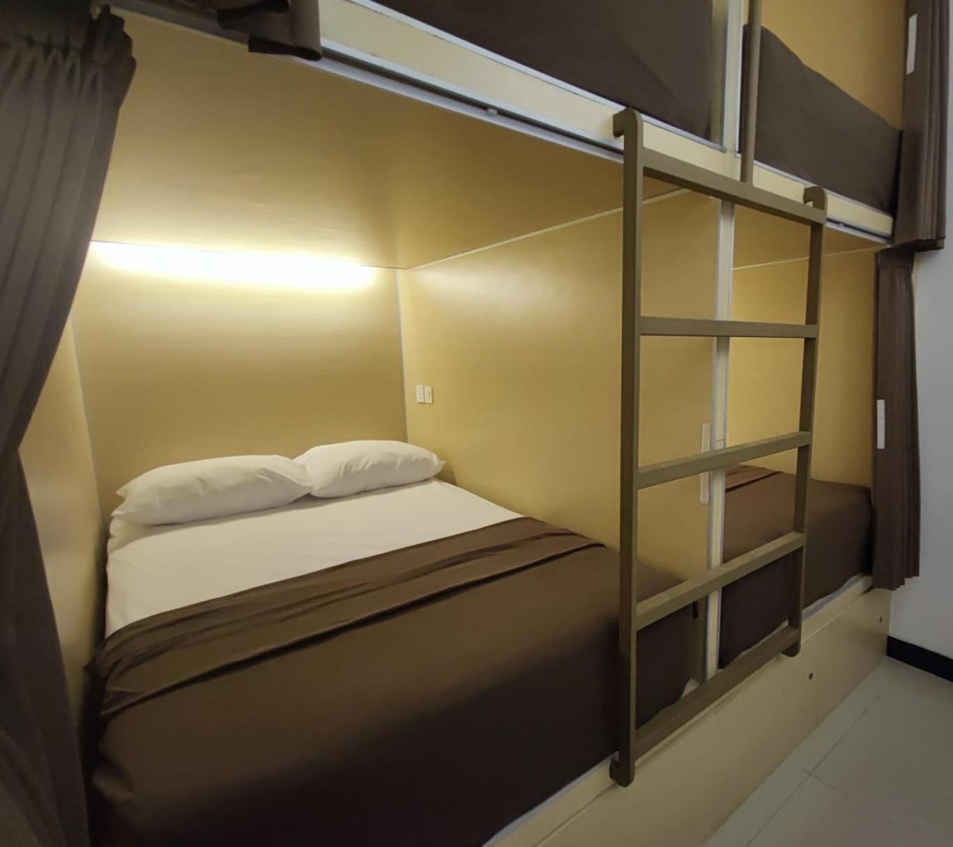 Fora Capsule Hostel Tuban كوتا المظهر الخارجي الصورة